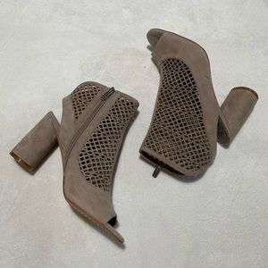 NWOB Vince Camuto Gerry Laser Perforated Booties